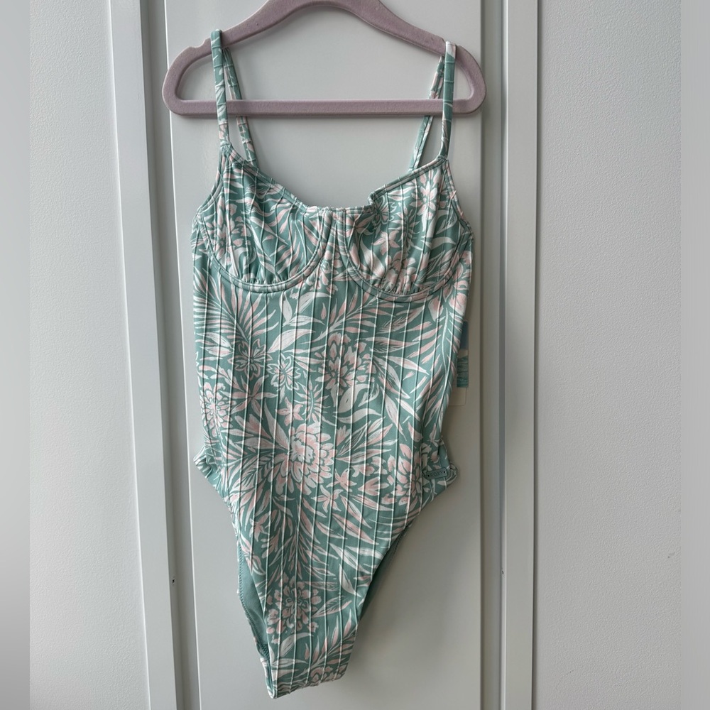 Roxy Swimsuit. NEW. Size XS - Picture 4 of 12